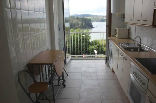 Apartamento En Mi�o Con Vistas A La R�a.