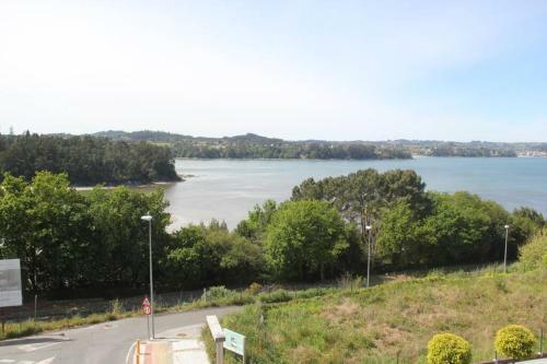 Apartamento En Mi�o Con Vistas A La R�a.