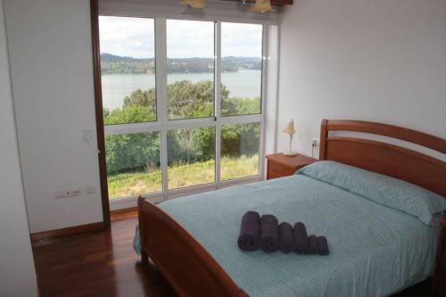 Apartamento En Mi�o Con Vistas A La R�a.