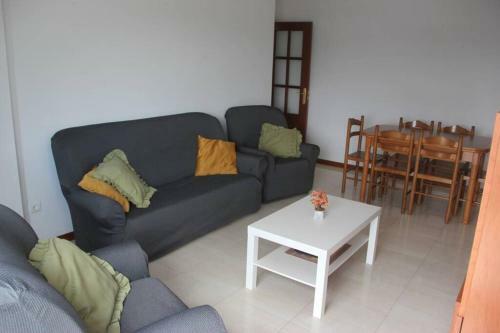 Apartamento En Mi�o Con Vistas A La R�a.