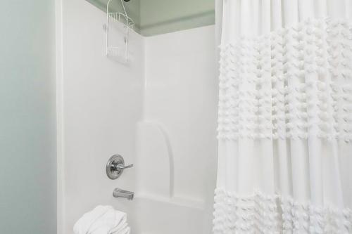 Hotel Crystal Shores III