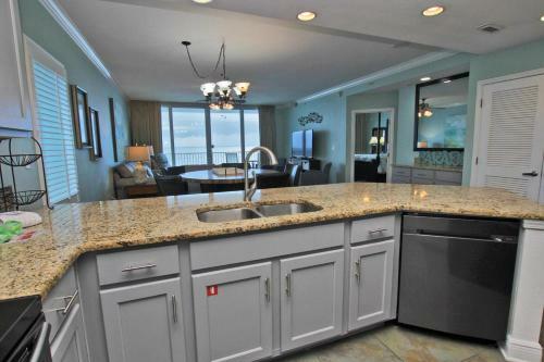 San Carlos 401 By Youngs Suncoast