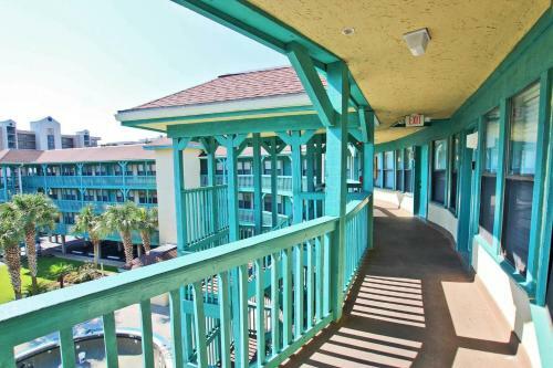 Sea Breeze By Youngs Suncoast