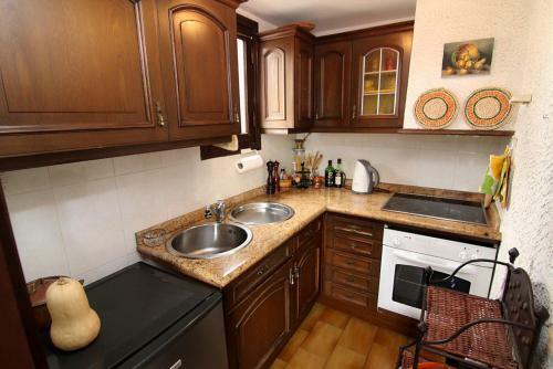 Villa Lovely 2 Bedroom House With Private Garden