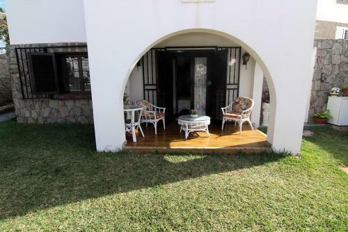 Villa Lovely 2 Bedroom House With Private Garden