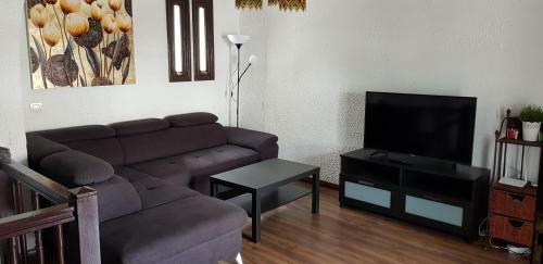 Villa Lovely 2 Bedroom House With Private Garden