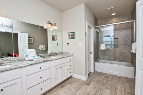 Pass Time Cottages By Youngs Suncoast