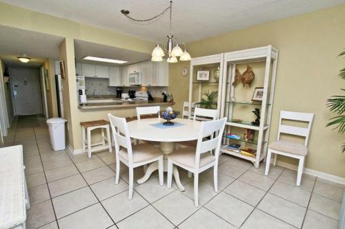 Castaways By Youngs Suncoast