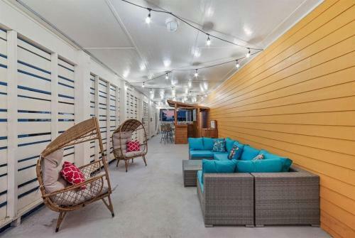 Pelican?s Perch - Tiki Bar, Pool, Gulf Views, Elevator!