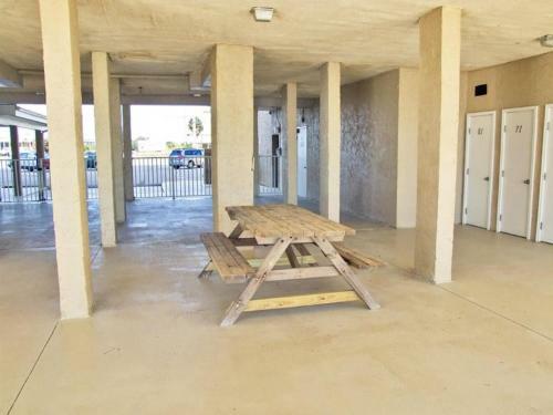 Edgewater By Youngs Suncoast