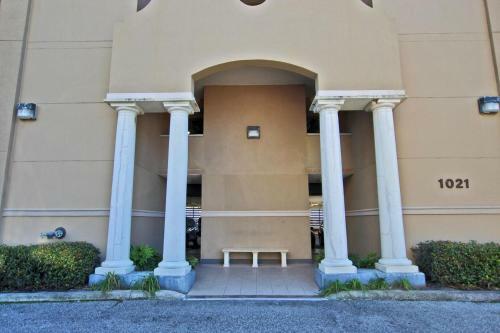Legacy 102 By Youngs Suncoast