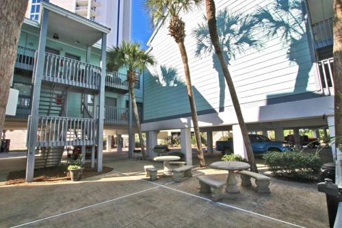 Ocean Reef 304 By Youngs Suncoast