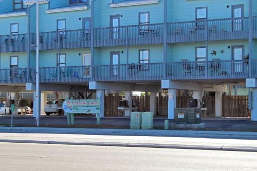 Ocean Reef 304 By Youngs Suncoast