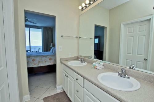 Lighthouse By Youngs Suncoast