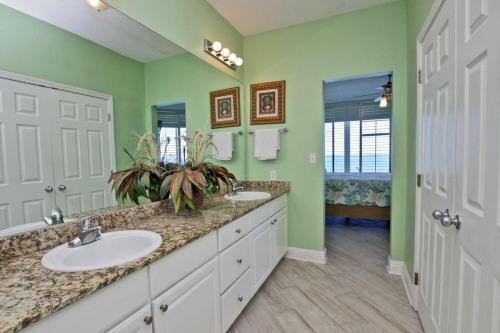 Lighthouse By Youngs Suncoast