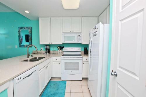 Lighthouse By Youngs Suncoast