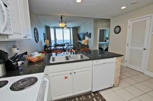 Lighthouse By Youngs Suncoast