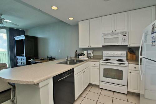 Lighthouse By Youngs Suncoast