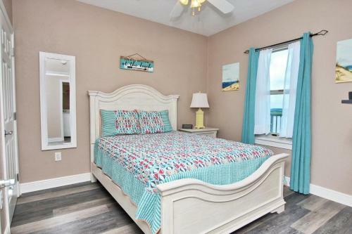 Crystal Tower 1702 By Youngs Suncoast