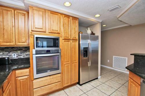 Colonnades 1202 By Youngs Suncoast