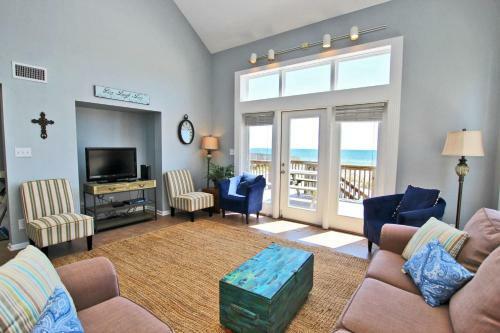 Marilyns Cottage By Youngs Suncoast