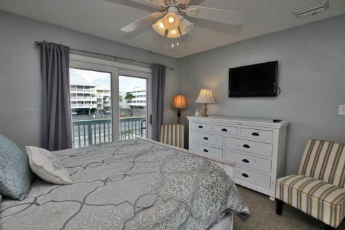 Marilyns Cottage By Youngs Suncoast