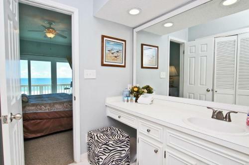 Marilyns Cottage By Youngs Suncoast