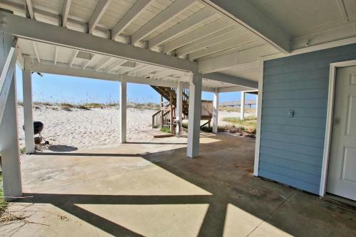 Marilyns Cottage By Youngs Suncoast