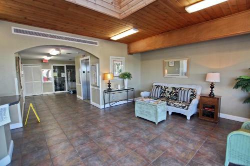 Surfside Shores By Youngs Suncoast