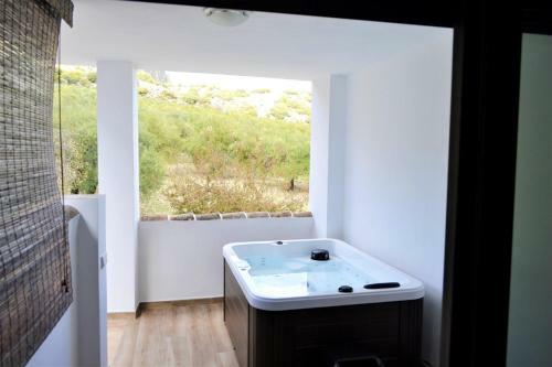 Remarkable 2-bed House In Montejaque With Jacuzzi