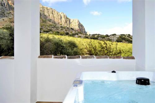 Remarkable 2-bed House In Montejaque With Jacuzzi