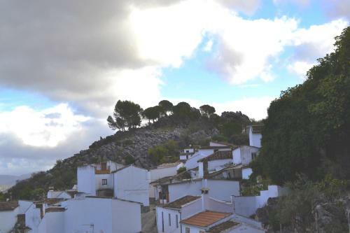 Remarkable 2-bed House In Montejaque With Jacuzzi