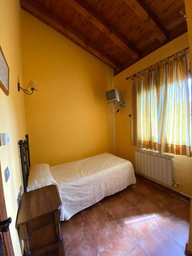 Hostal Hotel Hoster�a De Monz�n