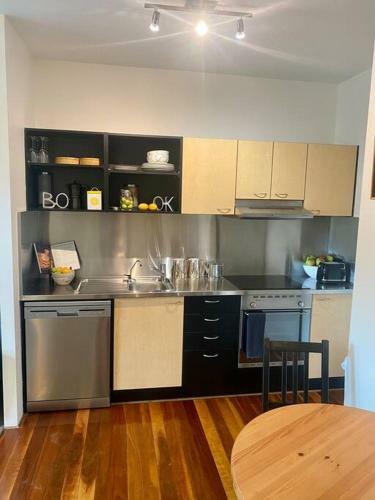 Luxury & Central Apartment On Riverside W/ Parking