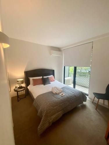 Luxury & Central Apartment On Riverside W/ Parking