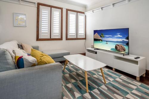 Apartamento Art Deco City Pad / Spring Hill