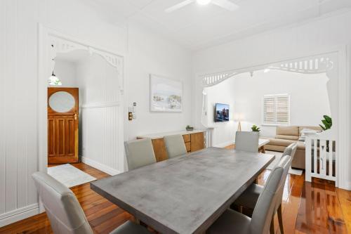 Apartamento Stylish Inner-city Home With Stunning Outdoor Deck