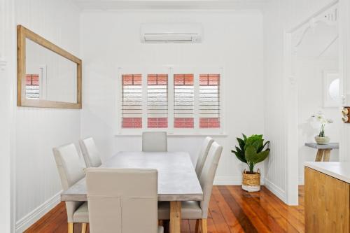 Apartamento Stylish Inner-city Home With Stunning Outdoor Deck