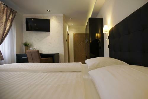 Hostal ?ad Apartments And Rooms