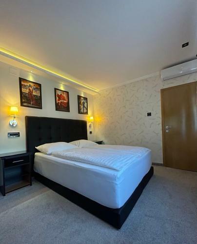 Hostal ?ad Apartments And Rooms