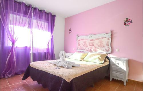 Awesome Apartment In Navaluenga With Wifi And 4 Bedrooms