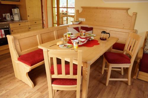 Hostal Ferienwohnungen Themessl
