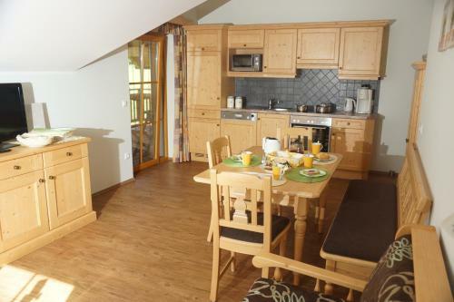 Hostal Ferienwohnungen Themessl