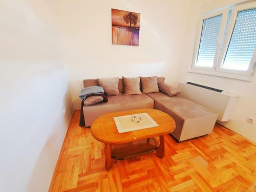 Apartman 44