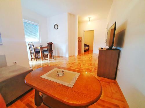 Apartman 44