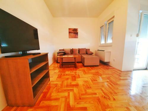 Apartman 44