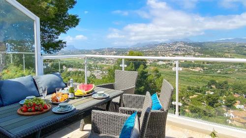 Stunning Villa With Private Pool & Mountain Views