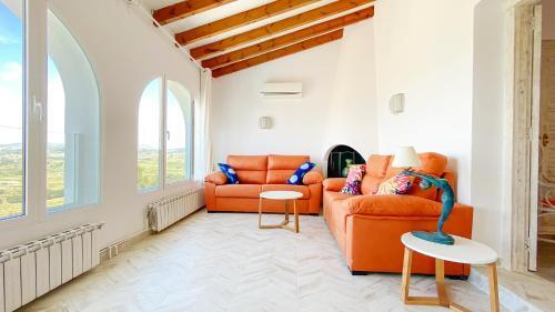 Stunning Villa With Private Pool & Mountain Views