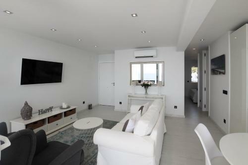 Apartment Front Line