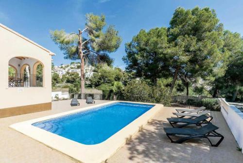 3383 Villa Encina